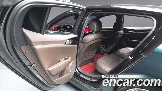 Kia Stinger 2018 — Şəkil 22/36