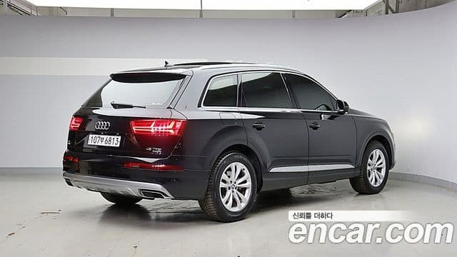 Audi Q7 2019 — Фото 3/20