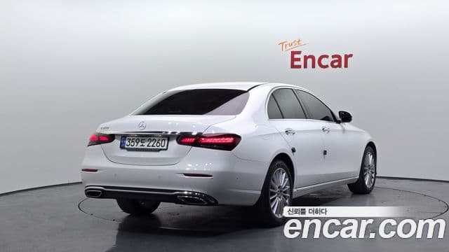 Mercedes-Benz E-Class 2022 — ფოტო 2/20