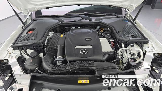 Mercedes-Benz E-Class 2022 — ფოტო 6/20