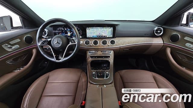 Mercedes-Benz E-Class 2022 — ფოტო 7/20