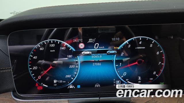 Mercedes-Benz E-Class 2022 — ფოტო 8/20