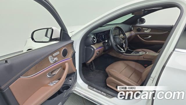Mercedes-Benz E-Class 2022 — ფოტო 10/20