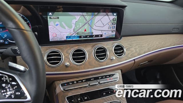 Mercedes-Benz E-Class 2022 — ფოტო 12/20