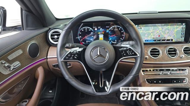 Mercedes-Benz E-Class 2022 — ფოტო 13/20