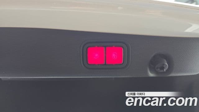 Mercedes-Benz E-Class 2022 — ფოტო 17/20