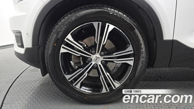 Volvo XC40 2021 — Şəkil 5/20