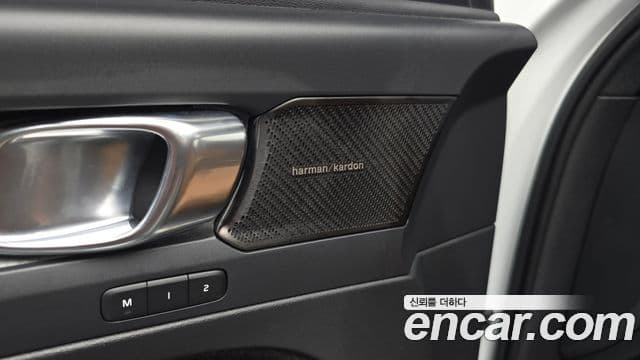 Volvo XC40 2021 — Şəkil 18/20