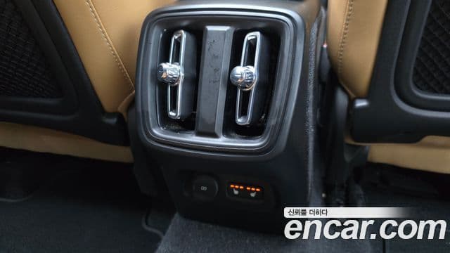 Volvo XC40 2021 — Şəkil 19/20