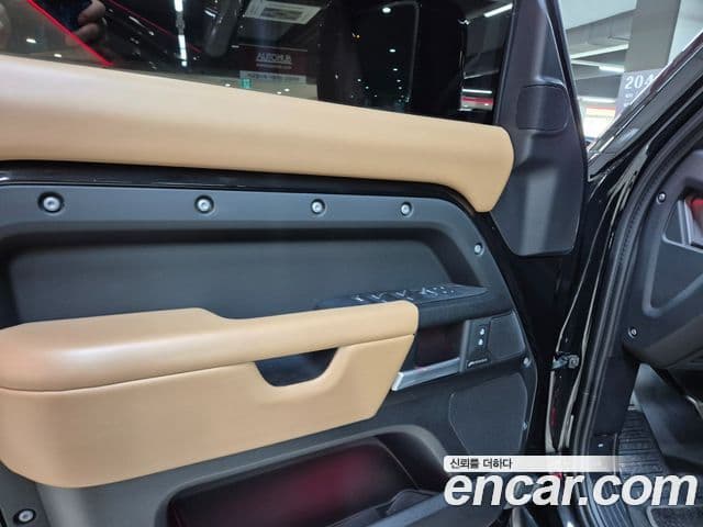 Land Rover Defender 2025 — ფოტო 6/20