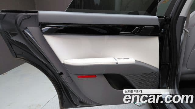 Hyundai Grandeur Hybrid 2023 — Photo 27/34