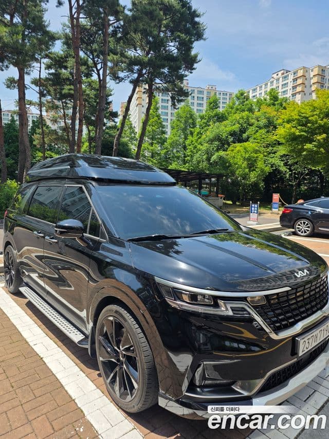 Kia Carnival 2023 — ფოტო 1/13