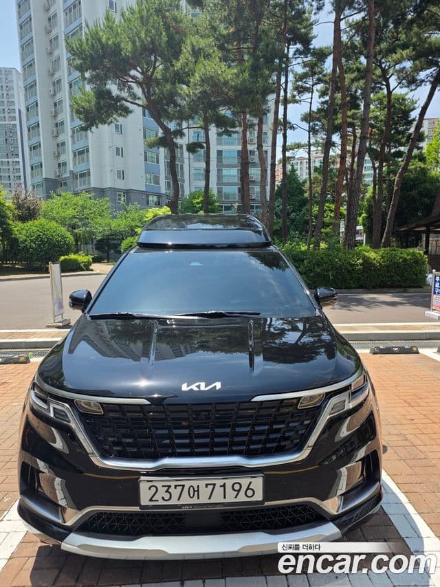 Kia Carnival 2023 — ფოტო 2/13