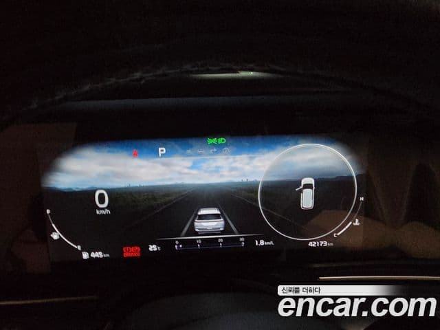 Kia Carnival 2023 — ფოტო 8/13