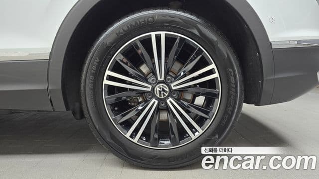 Volkswagen Tiguan 2021 — Photo 10/30