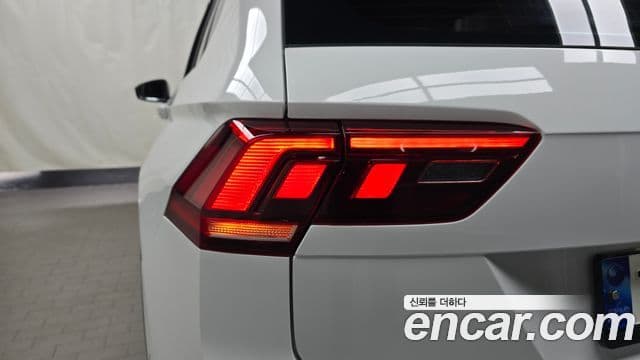 Volkswagen Tiguan 2021 — Photo 15/30
