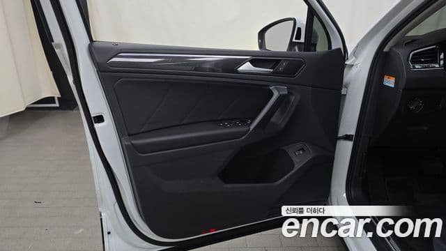 Volkswagen Tiguan 2021 — Photo 11/30