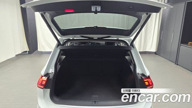 Volkswagen Tiguan 2021 — Photo 3/30
