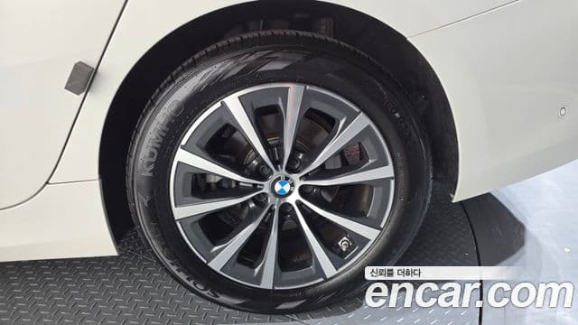 BMW 3 Series 2023 — Photo 15/33