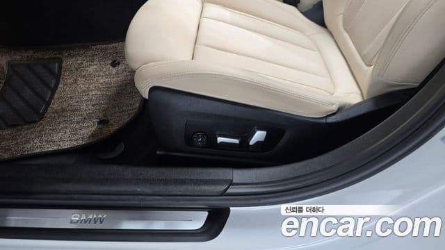 BMW 3 Series 2023 — Photo 26/33