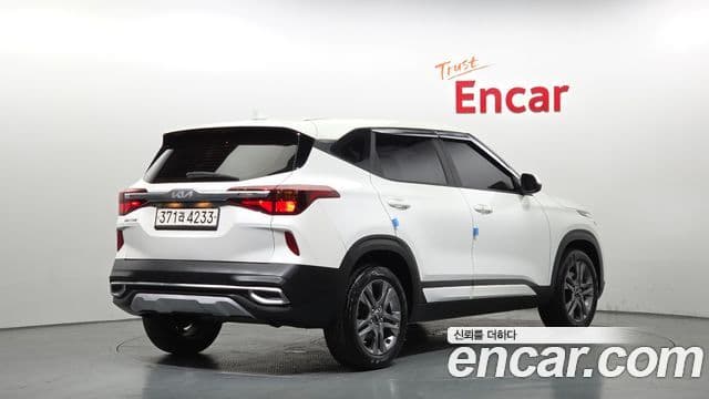 Kia Seltos 2022 — ფოტო 2/20