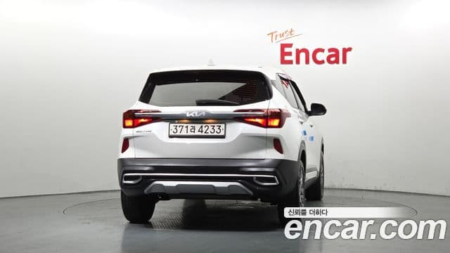 Kia Seltos 2022 — ფოტო 4/20