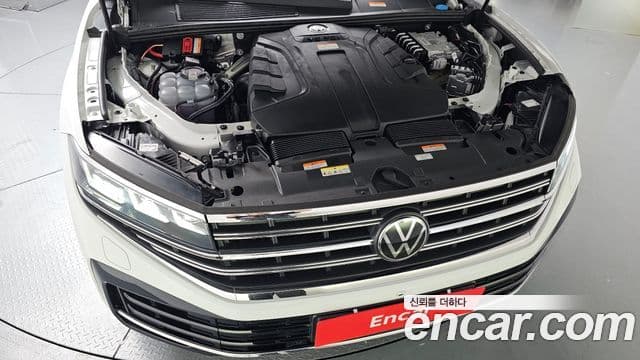 Volkswagen Touareg 2024 — ფოტო 6/20