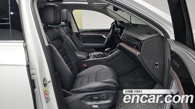 Volkswagen Touareg 2024 — ფოტო 12/20