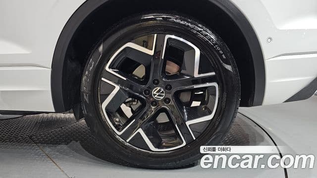 Volkswagen Touareg 2024 — Photo 9/38