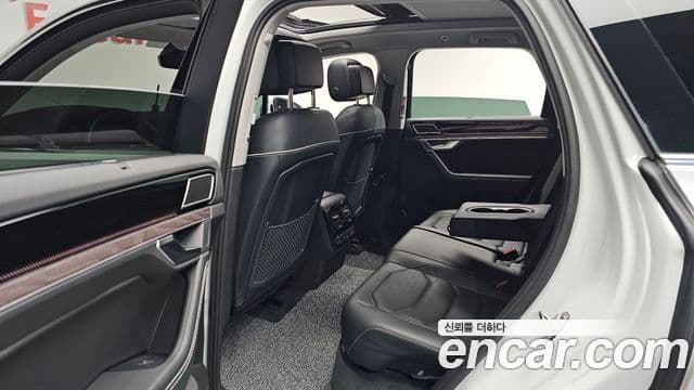 Volkswagen Touareg 2024 — Photo 8/38