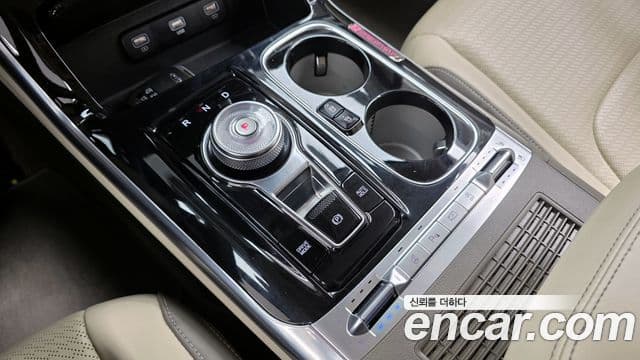 Kia Carnival 2021 — фото 9 из 20