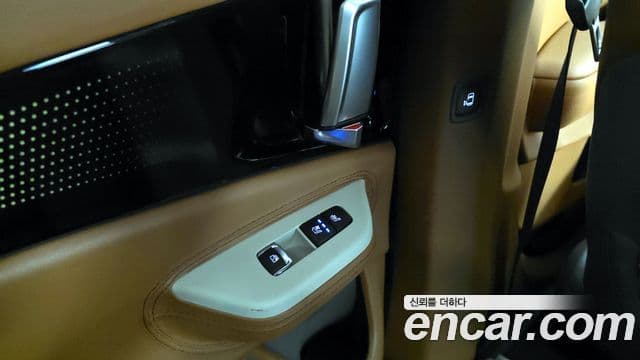 Kia Carnival 2024 — ფოტო 19/20