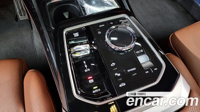 BMW 7 Series 2025 — Фото 9/20