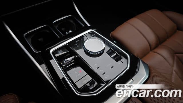 BMW 7 Series 2025 — Фото 9/20