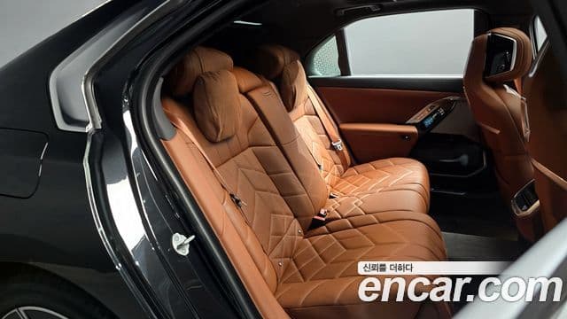 BMW 7 Series 2025 — Фото 11/20