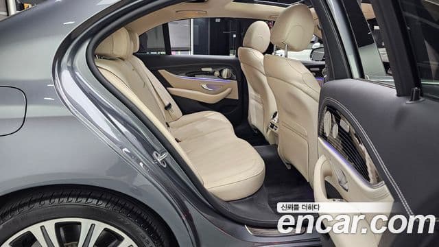 Mercedes-Benz E-Class 2022 — Фото 12/20