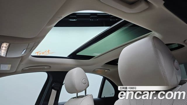Mercedes-Benz E-Class 2022 — Фото 19/20