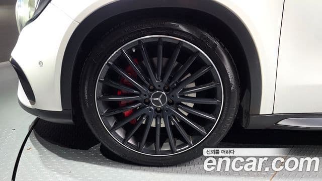 Mercedes-Benz GLA-Class 2018 — Şəkil 5/20