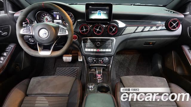 Mercedes-Benz GLA-Class 2018 — Şəkil 7/20