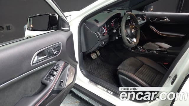 Mercedes-Benz GLA-Class 2018 — Şəkil 10/20