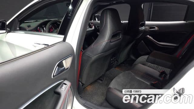 Mercedes-Benz GLA-Class 2018 — Şəkil 11/20