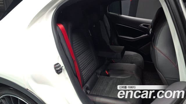 Mercedes-Benz GLA-Class 2018 — Şəkil 12/20