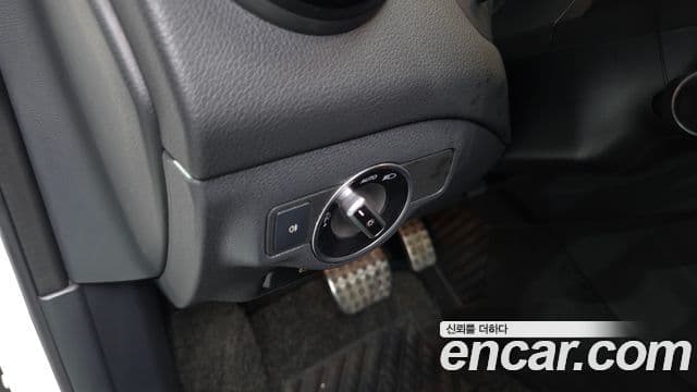 Mercedes-Benz GLA-Class 2018 — Şəkil 17/20