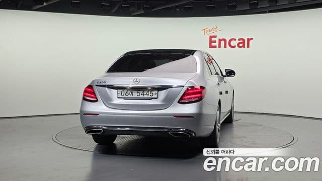 Mercedes-Benz E-Class 2018 — Şəkil 4/20