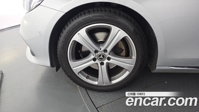 Mercedes-Benz E-Class 2018 — Şəkil 5/20