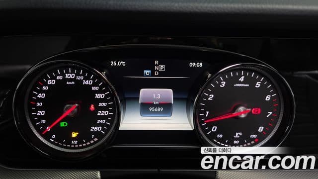 Mercedes-Benz E-Class 2018 — Şəkil 8/20
