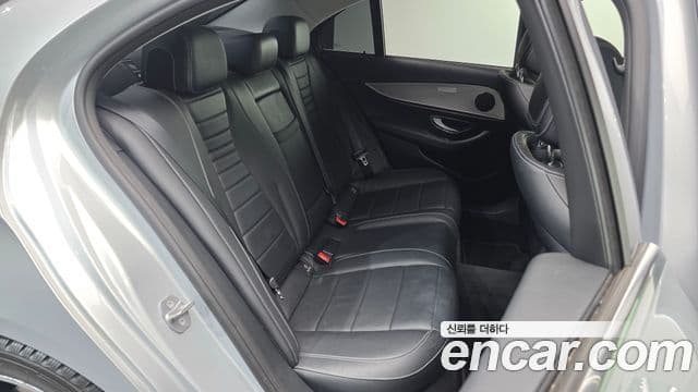 Mercedes-Benz E-Class 2018 — Şəkil 11/20
