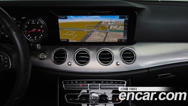 Mercedes-Benz E-Class 2018 — Şəkil 13/20