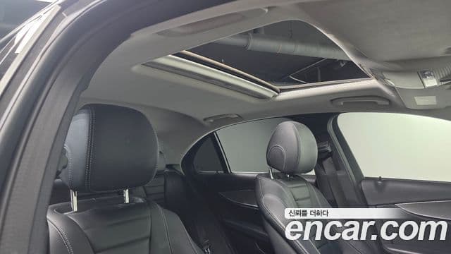 Mercedes-Benz E-Class 2018 — Şəkil 16/20