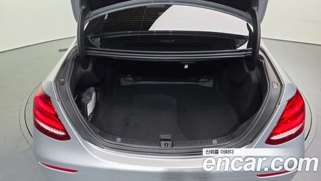 Mercedes-Benz E-Class 2018 — Şəkil 20/20
